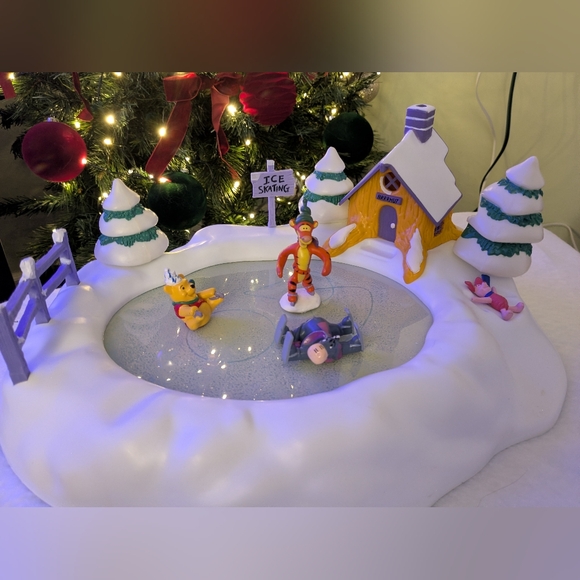 Vintage NOMA Pooh Animated Skating Pond ❄️ - Picture 3 of 9